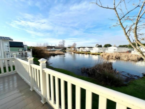 Stunning Caravan With Full Lake View At Southview Holiday Park Ref 33004Ml